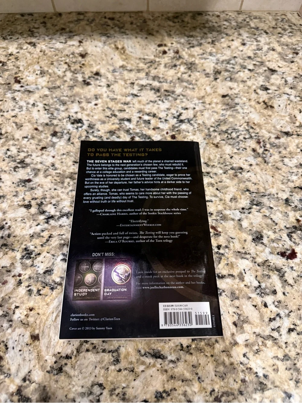 The Testing by Joelle Charbonneau - Black Paperback